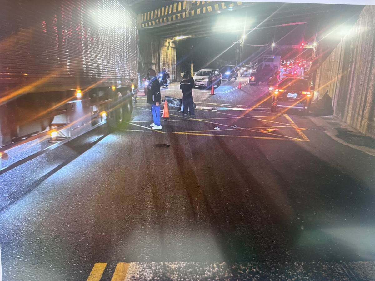 楊梅區楊新路一段與新梅一街路口,發生交通事故。