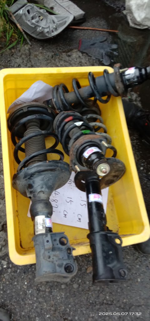 台中男偷汽車避震器插鐵軌!- 民眾即時移開避免4分鐘後普悠瑪經過釀災難