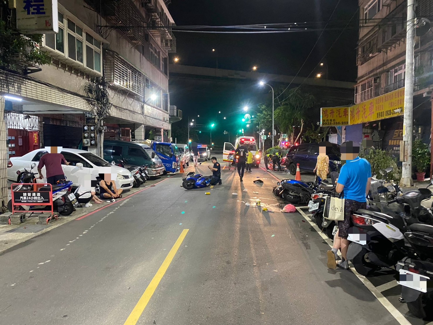 警消人員獲報趕抵協助傷者送醫,當時無辜遭撞的唐姓老嫗雖受重傷但仍有生命跡象。