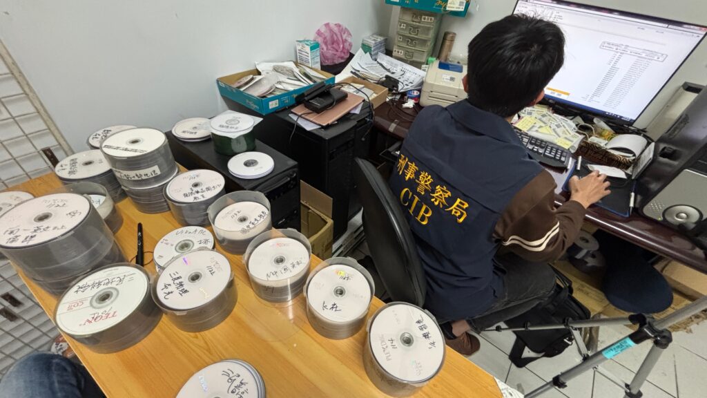刑事局偵破近年最大規模盜拷教學教材光碟案 侵權市值高達百億元 35 MEITU 20251217 150555680