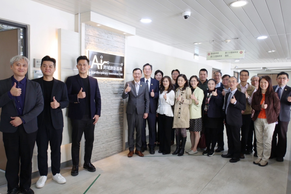 強化AI人才培育 臺北大學AI跨域創新基地揭牌 28 01%E8%87%BA%E5%8C%97%E5%A4%A7%E5%AD%B8AI%E8%B7%A8%E5%9F%9F%E5%89%B5%E6%96%B0%E5%9F%BA%E5%9C%B0%E6%8F%AD%E7%89%8C 1