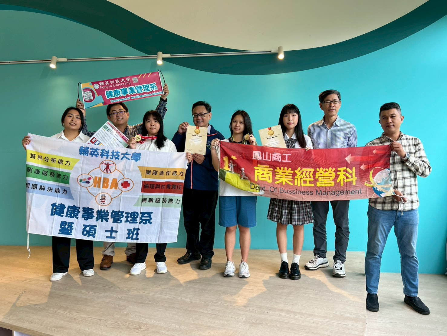 輔英科大攜手鳳山商工跨校研發創新大躍進 創新桌遊奪國際金牌 智慧清淨機獲全國亞軍
