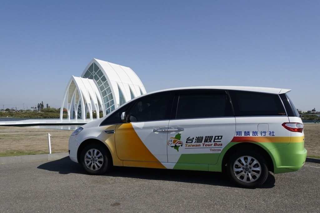 ▲四人以上即可預約「台灣觀巴」,享有專人專車的深度導覽服務。
