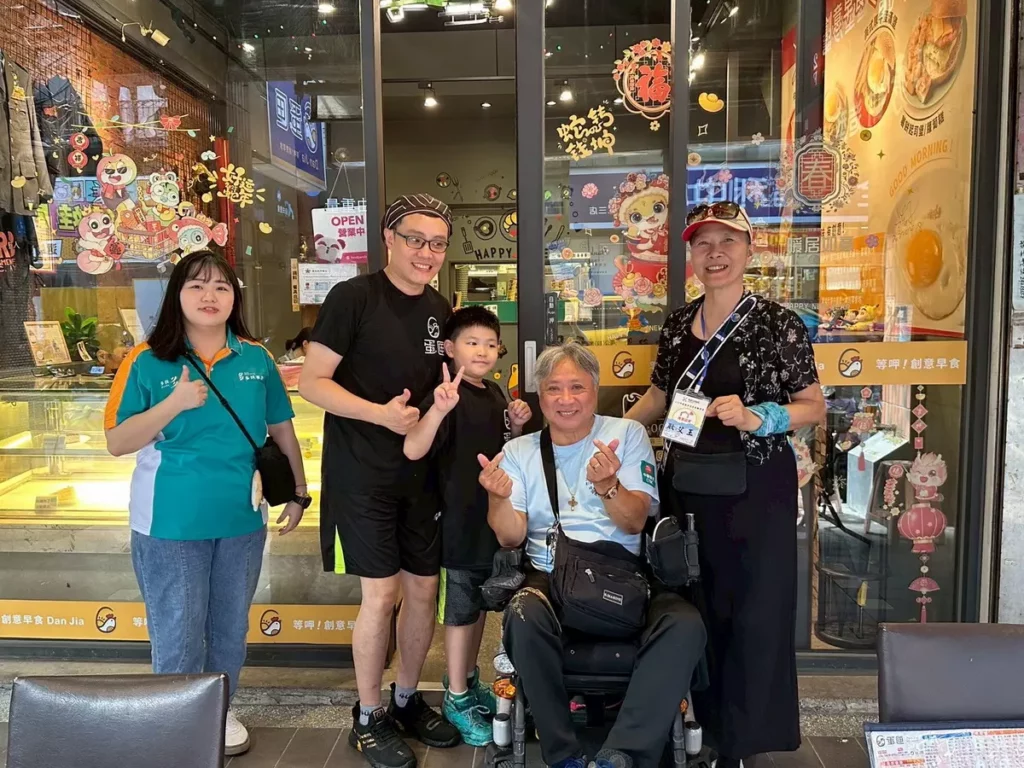 蛋匣創意早食：店家自費購買斜坡板，只為讓更多人能順利進來