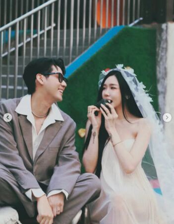 李玉璽宣布和大6歲的許允樂結婚。(圖/翻攝李玉璽臉書)
