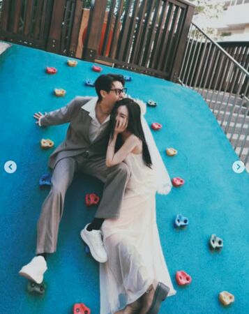 李玉璽宣布和大6歲的許允樂結婚。(圖/翻攝李玉璽臉書)