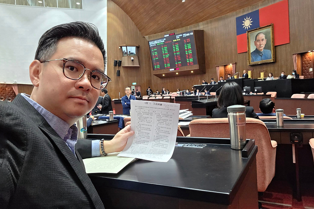 財劃法不副署僵局 黃健豪:賴卓在嘲諷中華民國憲法 240 財劃法不副署僵局 黃健豪:賴卓在嘲諷中華民國憲法 239