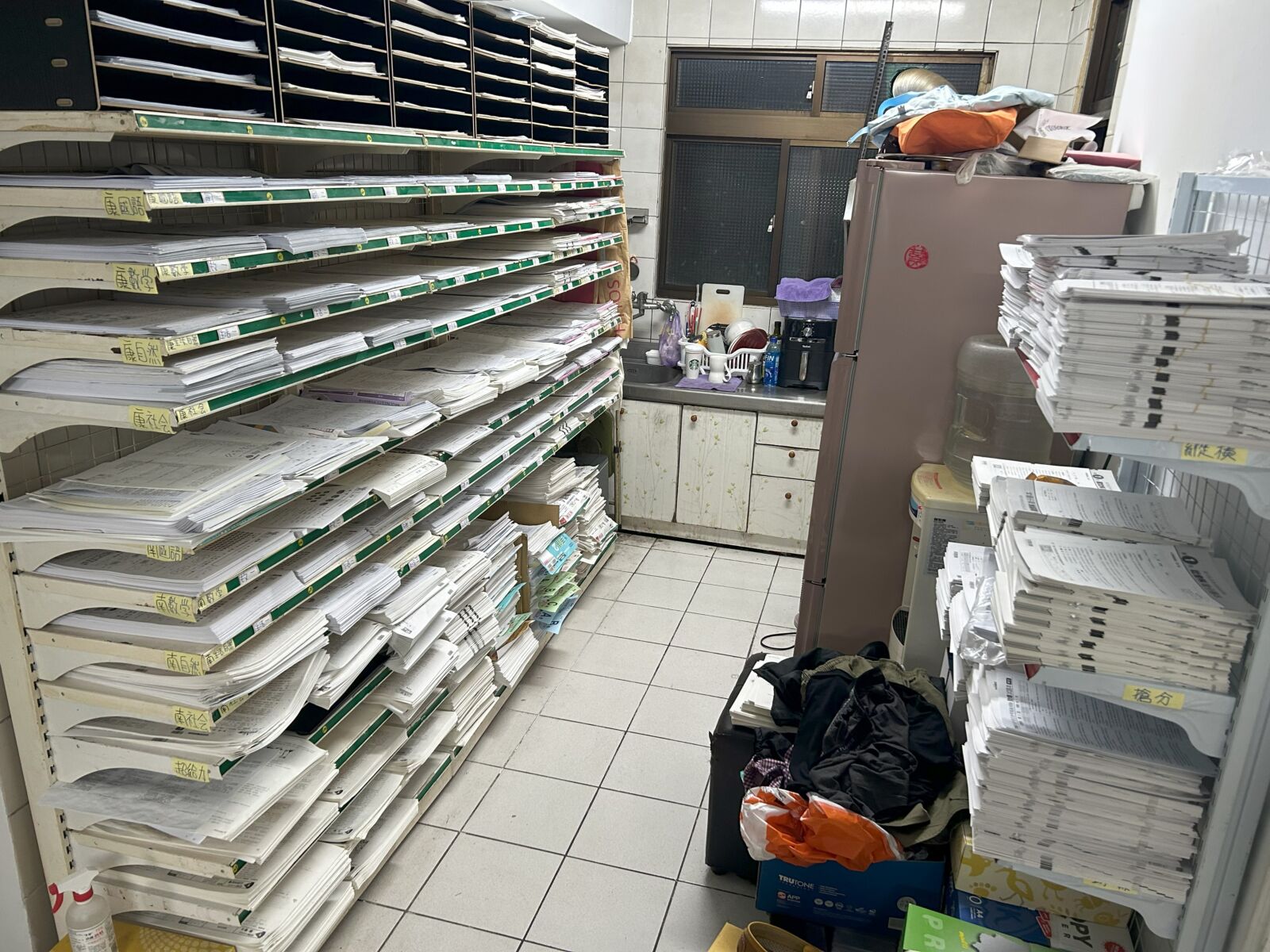 販售偽造教材3年賺1500萬 兒子當首謀雇父親+姊姊當員工 234 販售偽造教材3年賺1500萬 兒子當首謀雇父親+姊姊當員工 233