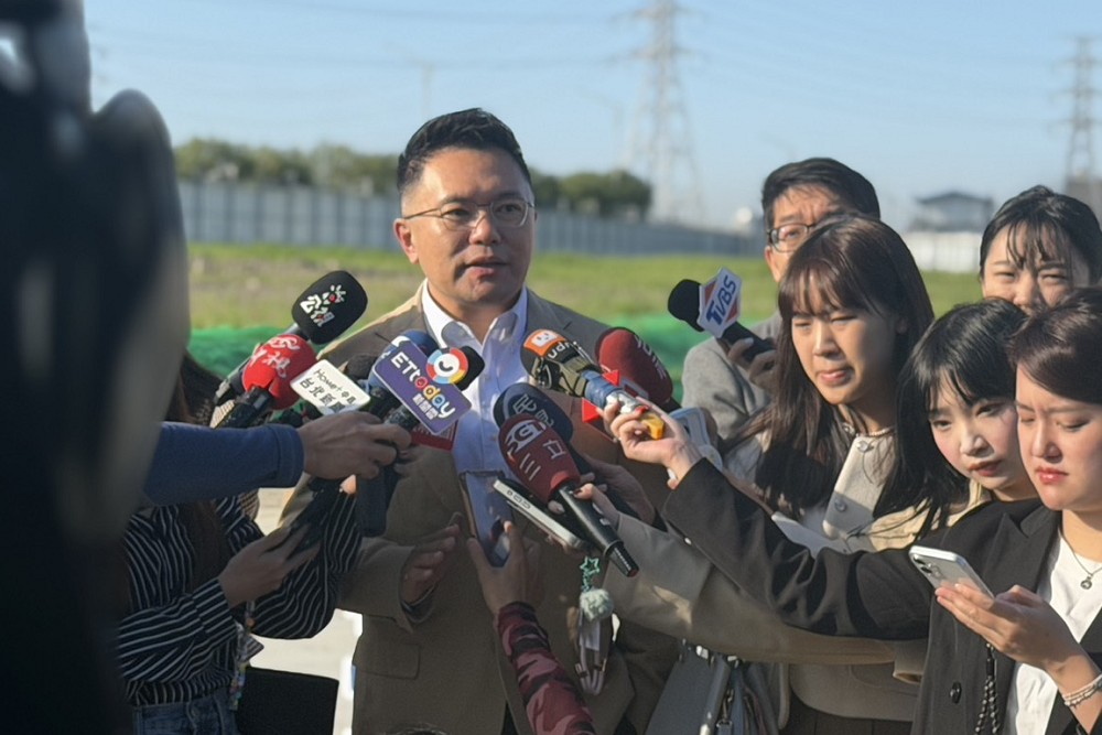 指吳怡農不收企業捐款「迴力鏢」打到賴清德 張斯綱諷:別想選台北市長了 230 指吳怡農不收企業捐款「迴力鏢」打到賴清德 張斯綱諷:別想選台北市長了 229