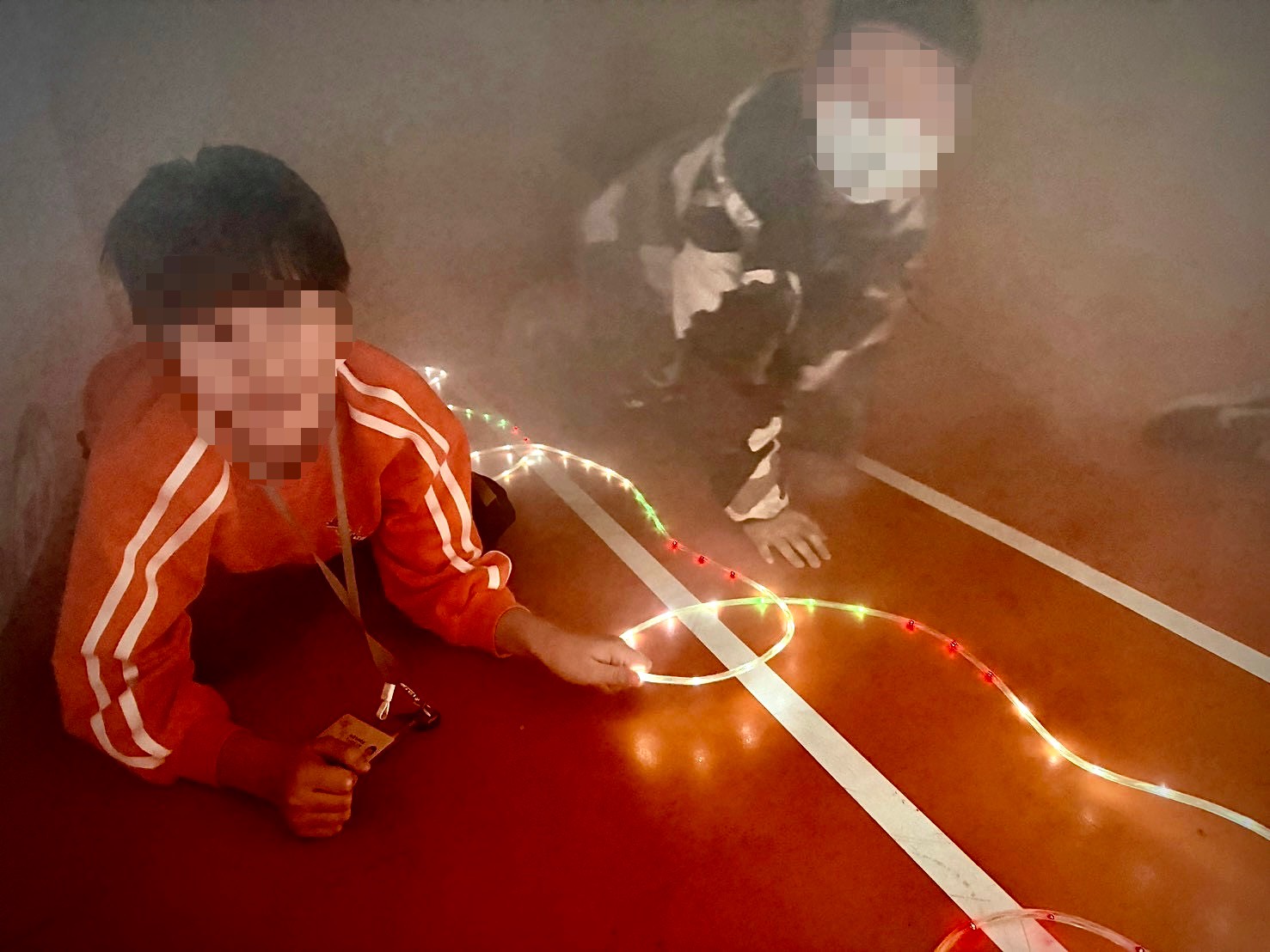 桃消中路分隊防災宣導結合耶誕氛圍 中山國小學童體驗在濃煙中逃生 S 90374198 0