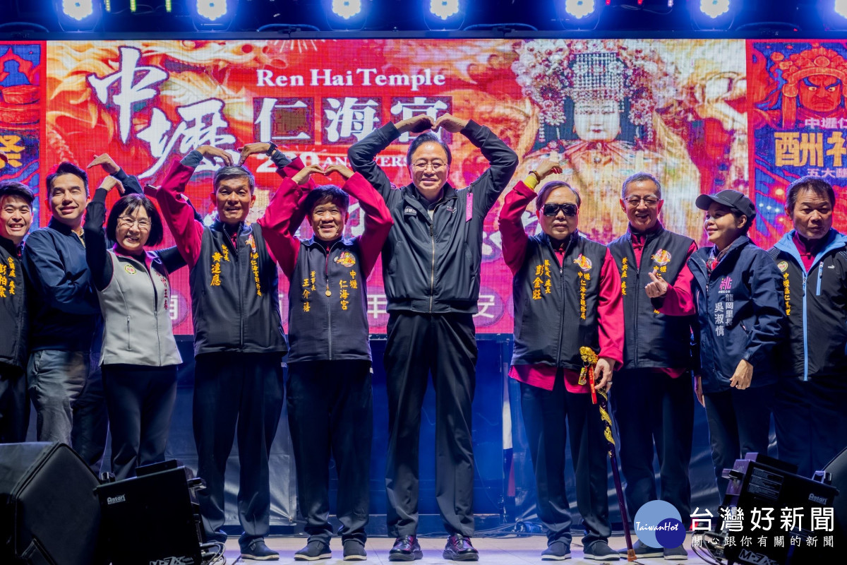 桃園市長張善政前往中壢區，出席「中壢仁海宮酬神音樂祭」。