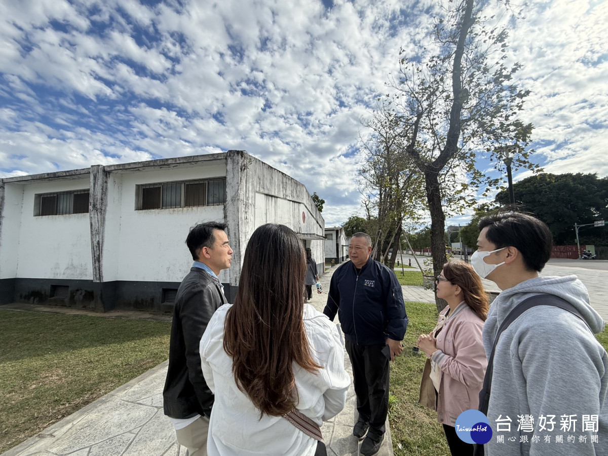 園區內原為軍方庫房的「15號倉庫」,改造為「中壢區忠義市民活動中心」。