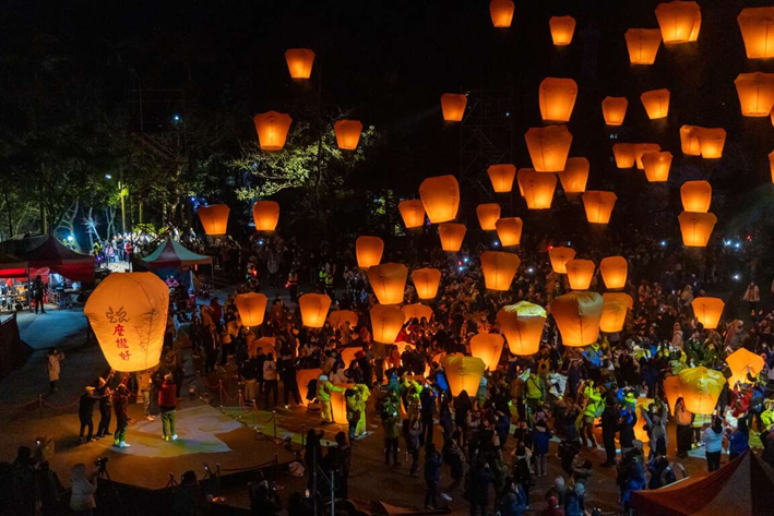 新北感溫祭啟動 獨特城市魅力盡在山海 34 《圖說》「新北感溫祭」冬季系列活動「2026平溪天燈節」,屢次被各大旅遊網站評選為一生必去的慶典。〈觀旅局提供〉