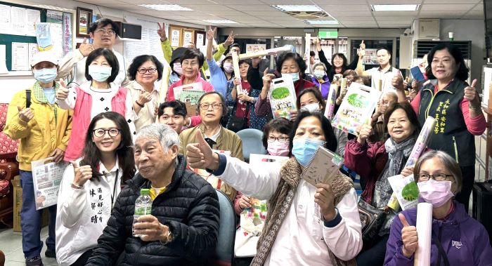 識詐守家園 媒體識讀反詐深入社區 33 《圖說》講座以淺顯易懂的方式分享防詐與識讀知識,帶領居民認識生活中常見的詐騙手法及房屋詐騙,並透過實際案例說明詐騙如何以不同形式出現在日常之中。〈主辦單位提供〉
