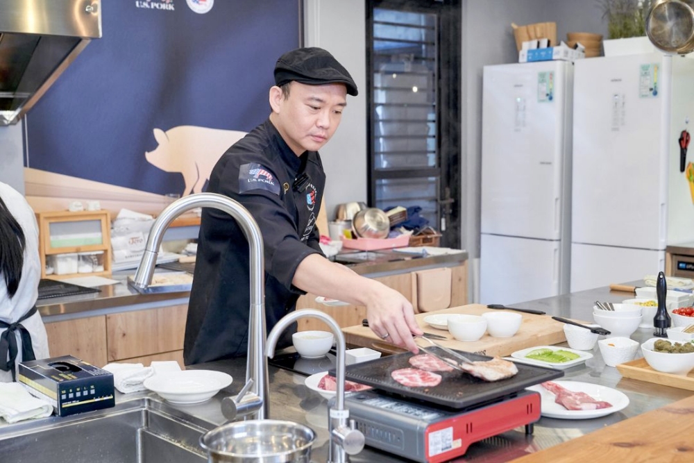 美國高端豬肉四大品牌進軍台灣 從血統、養成到檢驗,翻轉你對美豬的想像 41 01%E7%BE%8E%E5%9C%8B%E9%AB%98%E7%AB%AF%E8%B1%AC%E8%82%89%E5%9B%9B%E5%A4%A7%E5%93%81%E7%89%8C%E9%80%B2%E8%BB%8D%E5%8F%B0%E7%81%A3 1