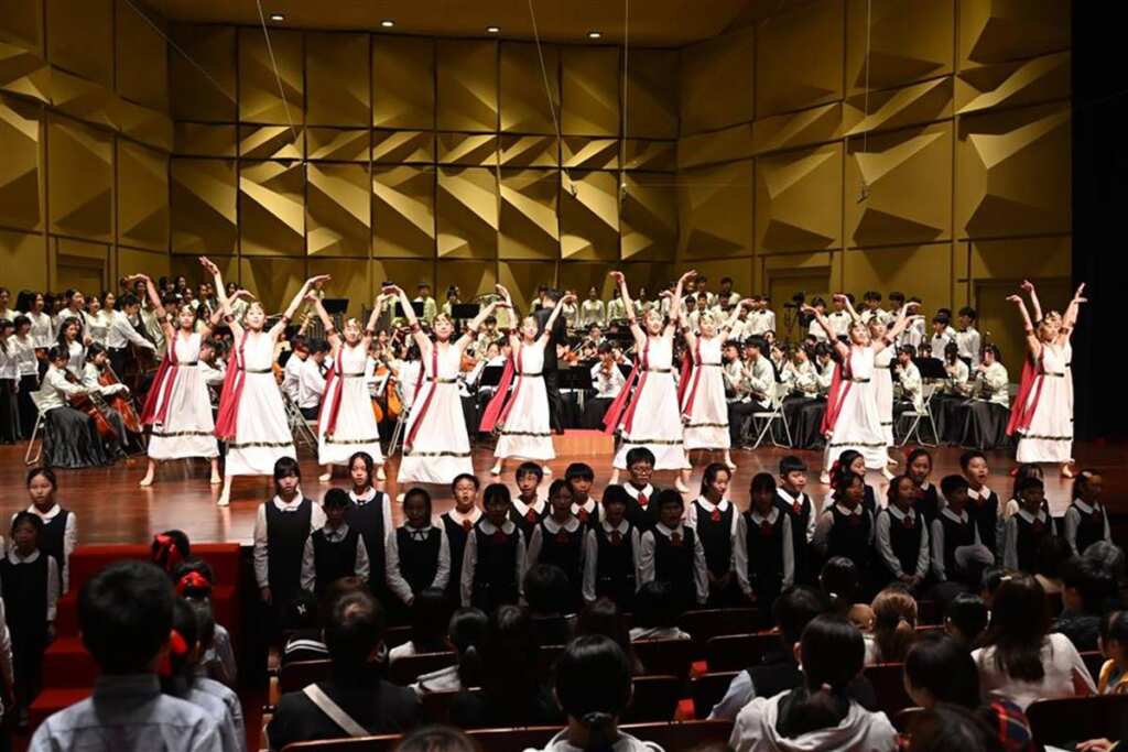 ▲彰化縣政府於17日晚間在員林演藝廳舉辦「六藝樂揚・樂途 Changhua」藝術才能班音樂成果展,集結6校近400名國小至高中的音樂班學生共同演出。(圖/彰化縣政府提供)