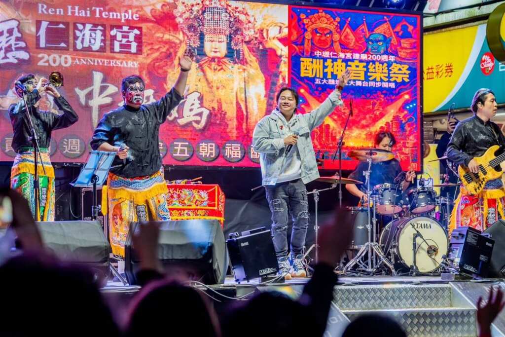 ▲酬神音樂祭邀請知名歌手與樂團同台演出。