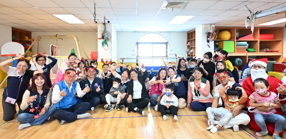 晨光幼兒園、和仁國小志工隊接力送暖　陪伴家扶慢飛天使過聖誕