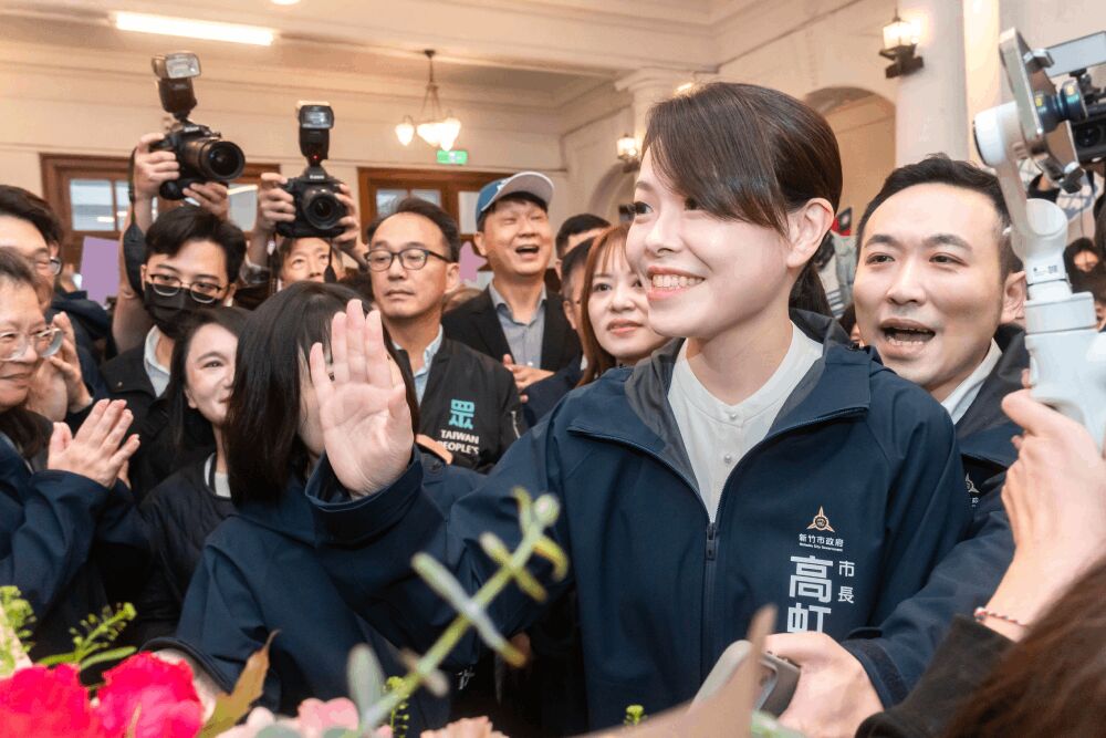 高虹安復職喊「我回來了!」 2.5萬人同時上線看直播恭喜鼓勵 200 照片來源:新竹市政府
