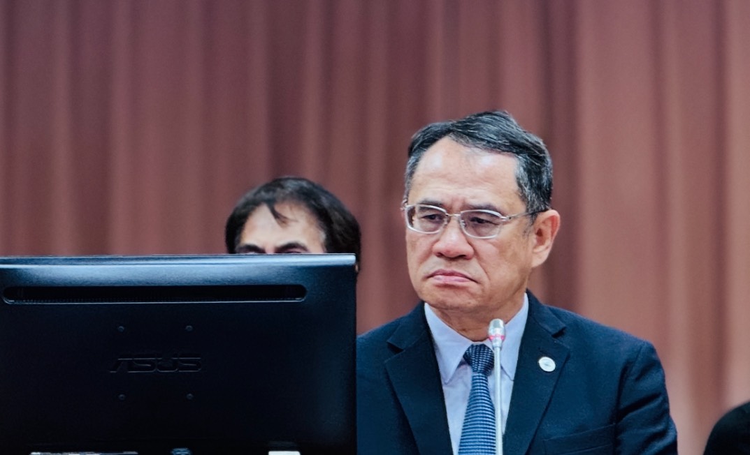國家科學及技術委員會政務副主任委員林法正答詢被葛如鈞委員當場糾錯。(圖/葛如鈞國會辦公室)