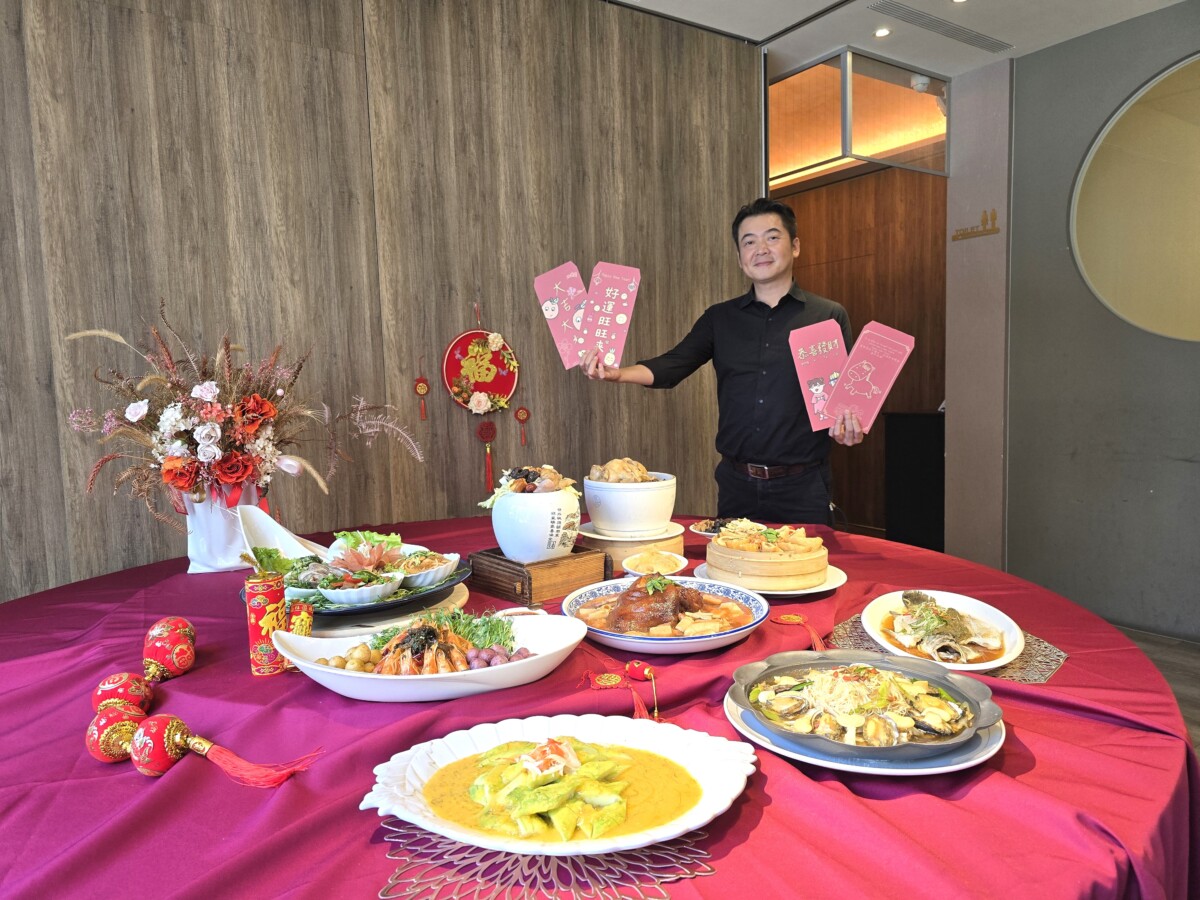▲范頭家客家餐廳負責人范文馨表示廚藝競賽票選出最能展現客家風味與年節意象的料理，讓年菜更貼近現代家庭的需求。（記者廖美雅拍攝）