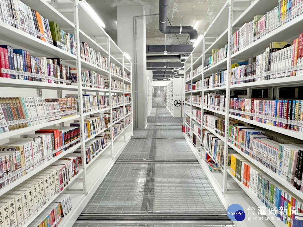 中市圖總館地下一樓密集書庫，作為各閱覽區的圖書典藏暨運輸中心