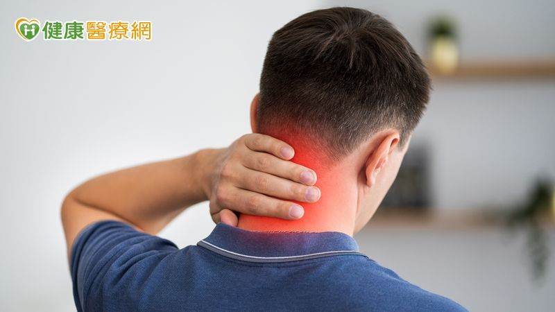 亂按脖子小心「頸動脈竇症候群」 醫:輕者頭暈重則昏倒
