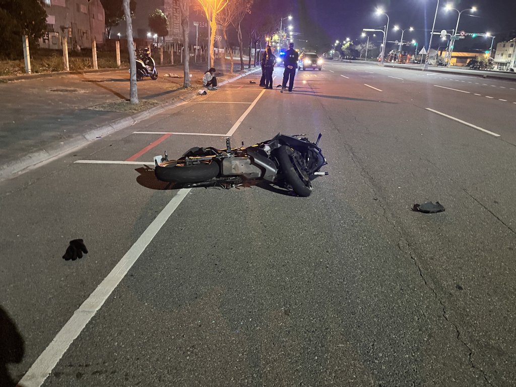 台中死亡車禍! 高中輟學男騎機車自撞路樹傷重不治