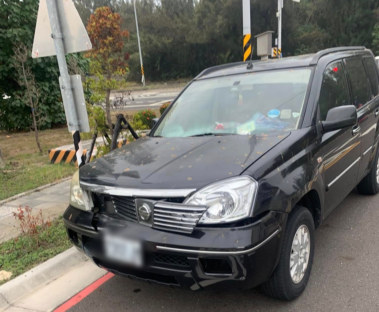 ▲台南21歲騎士與轎車碰撞!人車噴飛「當場OHCA」 送醫搶救不治(圖/翻攝自臉書/台南大小事)