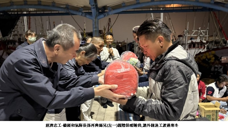 可能是一或多人和文字的圖像