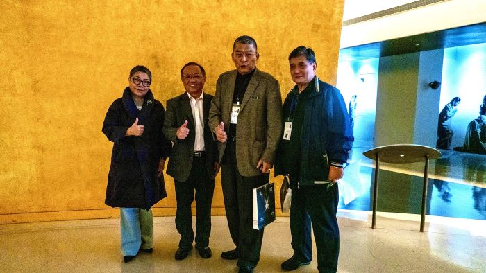 宗教交流重要里程碑 宗博館成和諧同行對話現場 25 《圖說》世界宗教博物館館長馬幼娟(左一)、內政部宗教及禮制司司長林振祿(左二)與宗教代表開心合影。〈宗博館提供〉