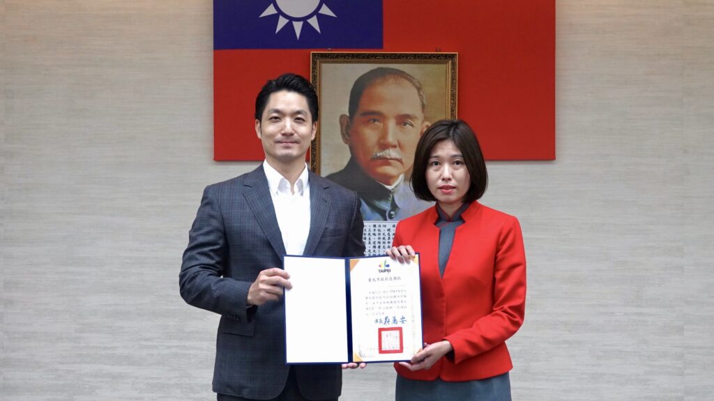 行員機警阻詐千萬 市長親頒獎金表揚 54 1766135314355