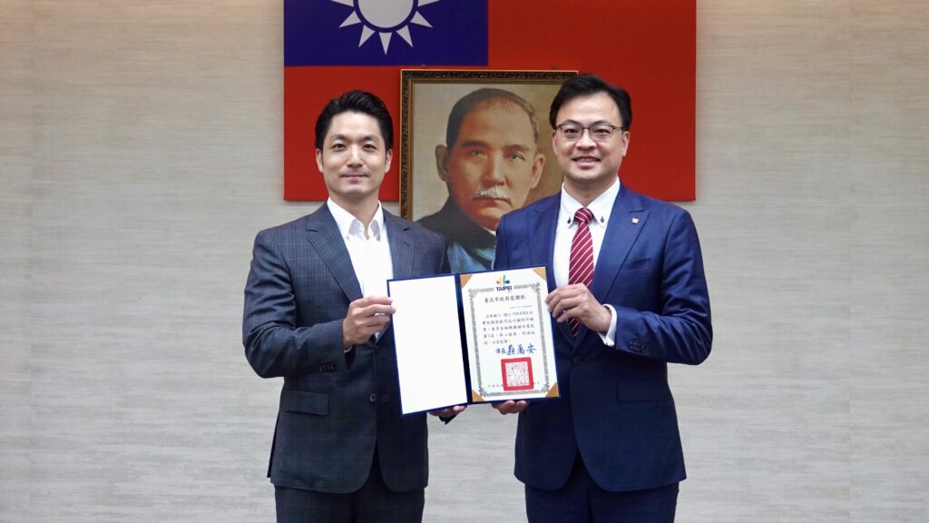 行員機警阻詐千萬 市長親頒獎金表揚 56 1766135315369 1