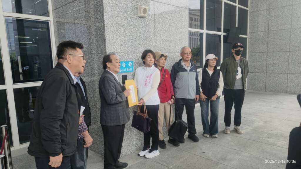 ▲芳苑火葬場選址爭議升溫,二林芳苑居民按鈴告發。(圖/彰化環團提供)