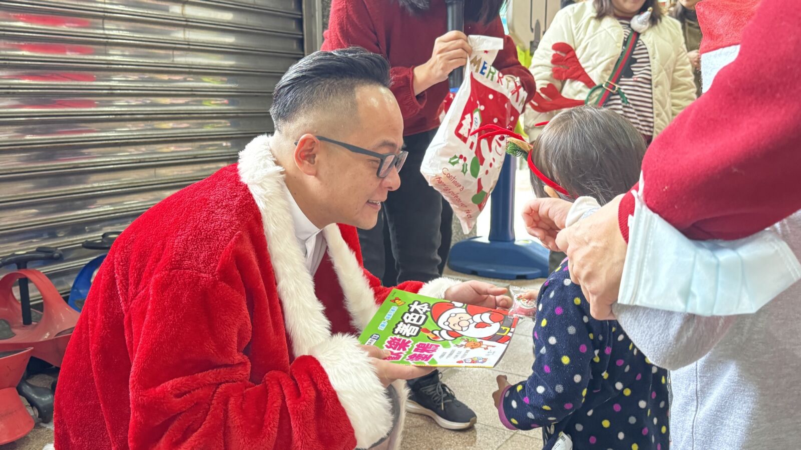 基隆市府婉謝聖誕童書 童子瑋自行發送:不讓基層承受壓力 230 基隆市府婉謝聖誕童書 童子瑋自行發送:不讓基層承受壓力 229