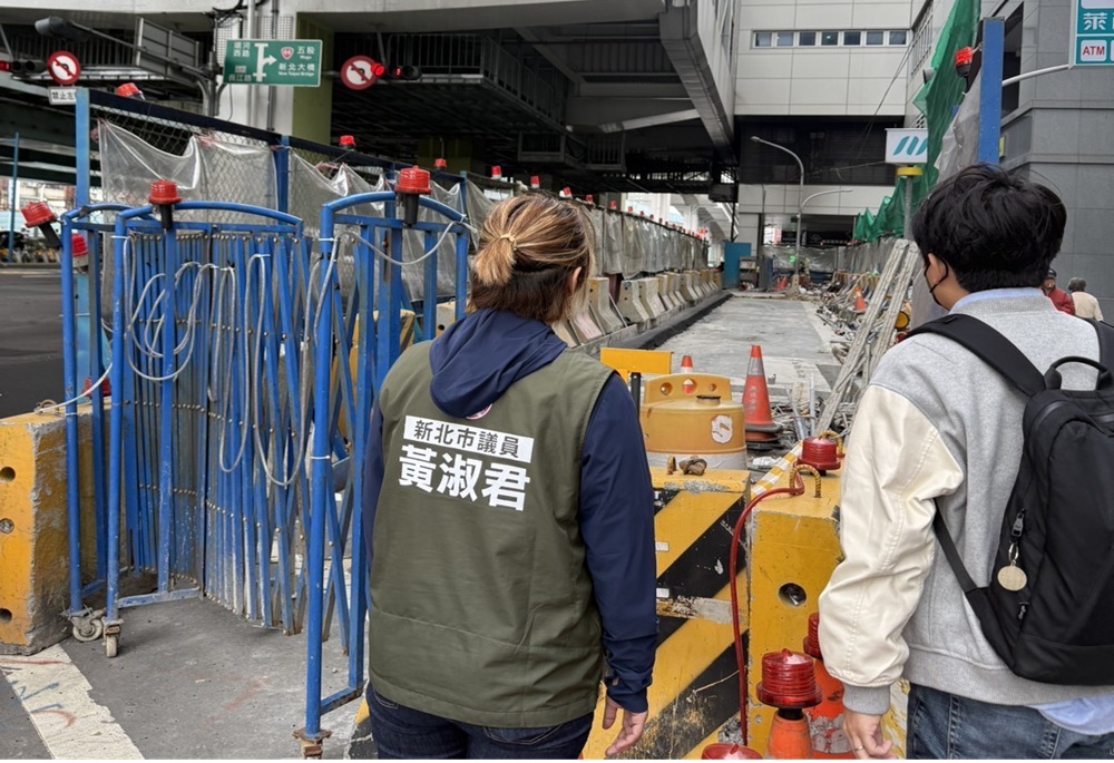 大漢橋匝道口積水影響安全 黃淑君會勘為板橋用路人爭取改善 220 248251219a02