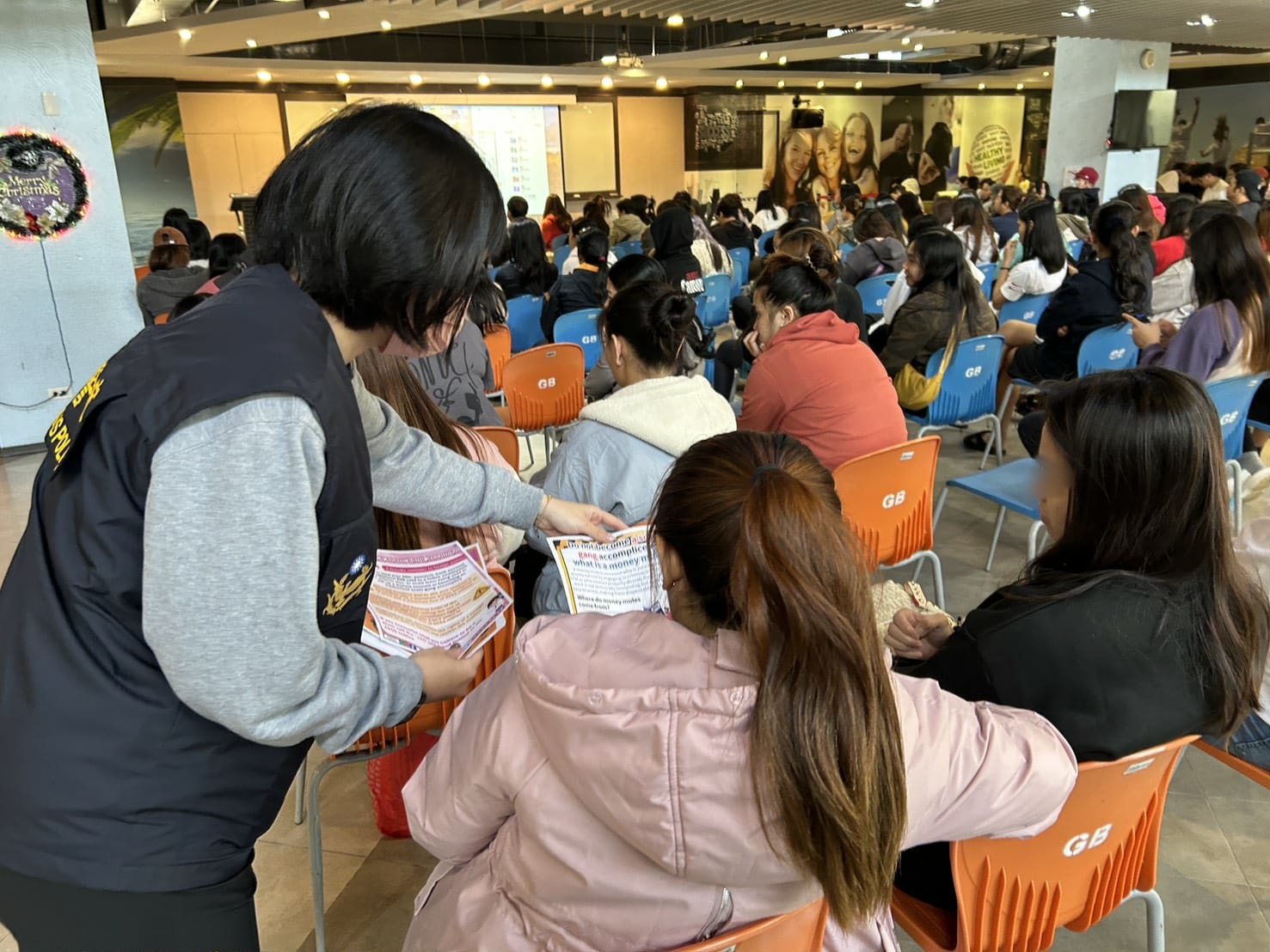 壢警加強反詐騙、交通安全宣導 避免移工誤觸法網 65645 4