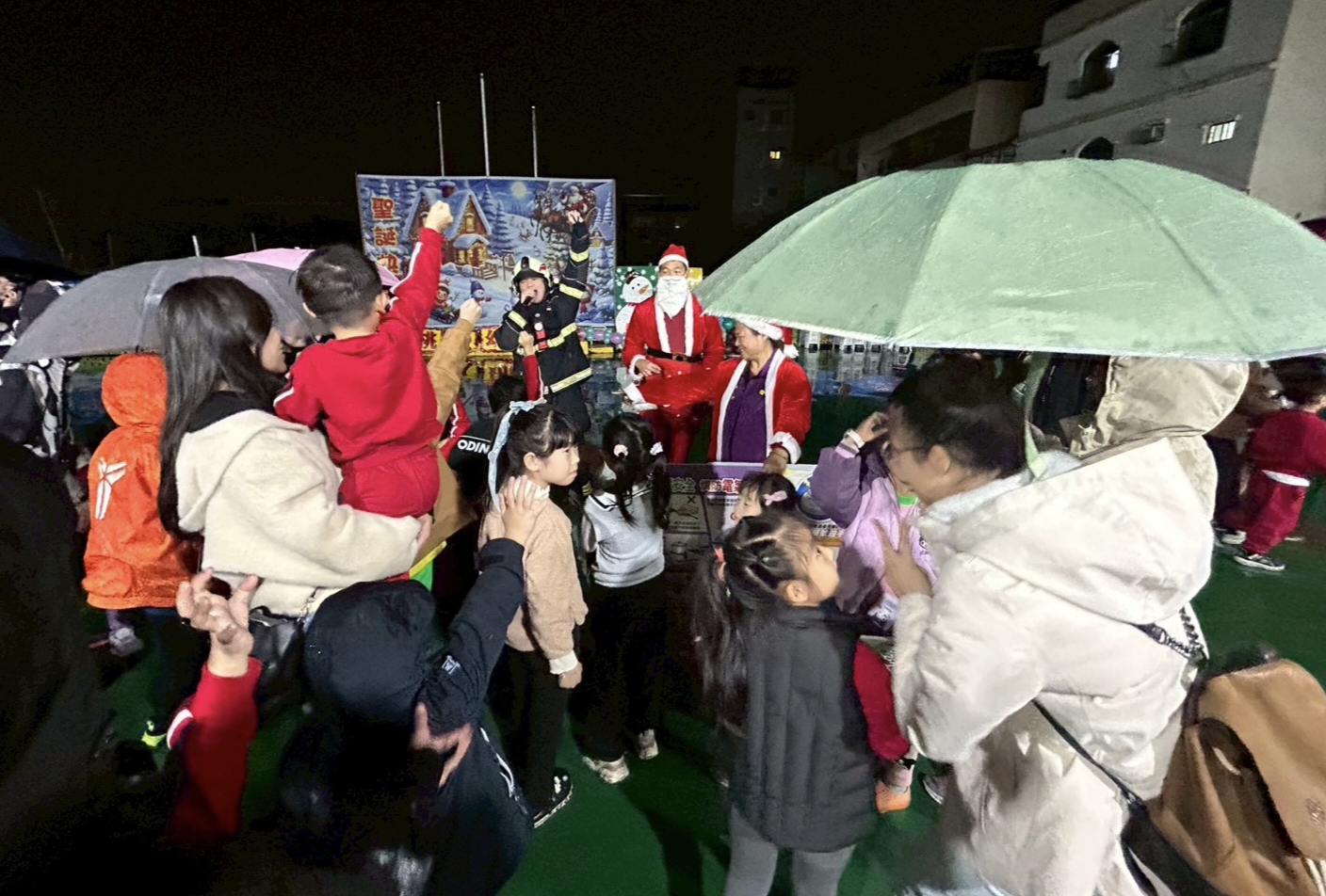 消防員扮聖誕老人帶闖關 大林分隊攜幼兒園宣導防火居安 IMG 20251219 204836