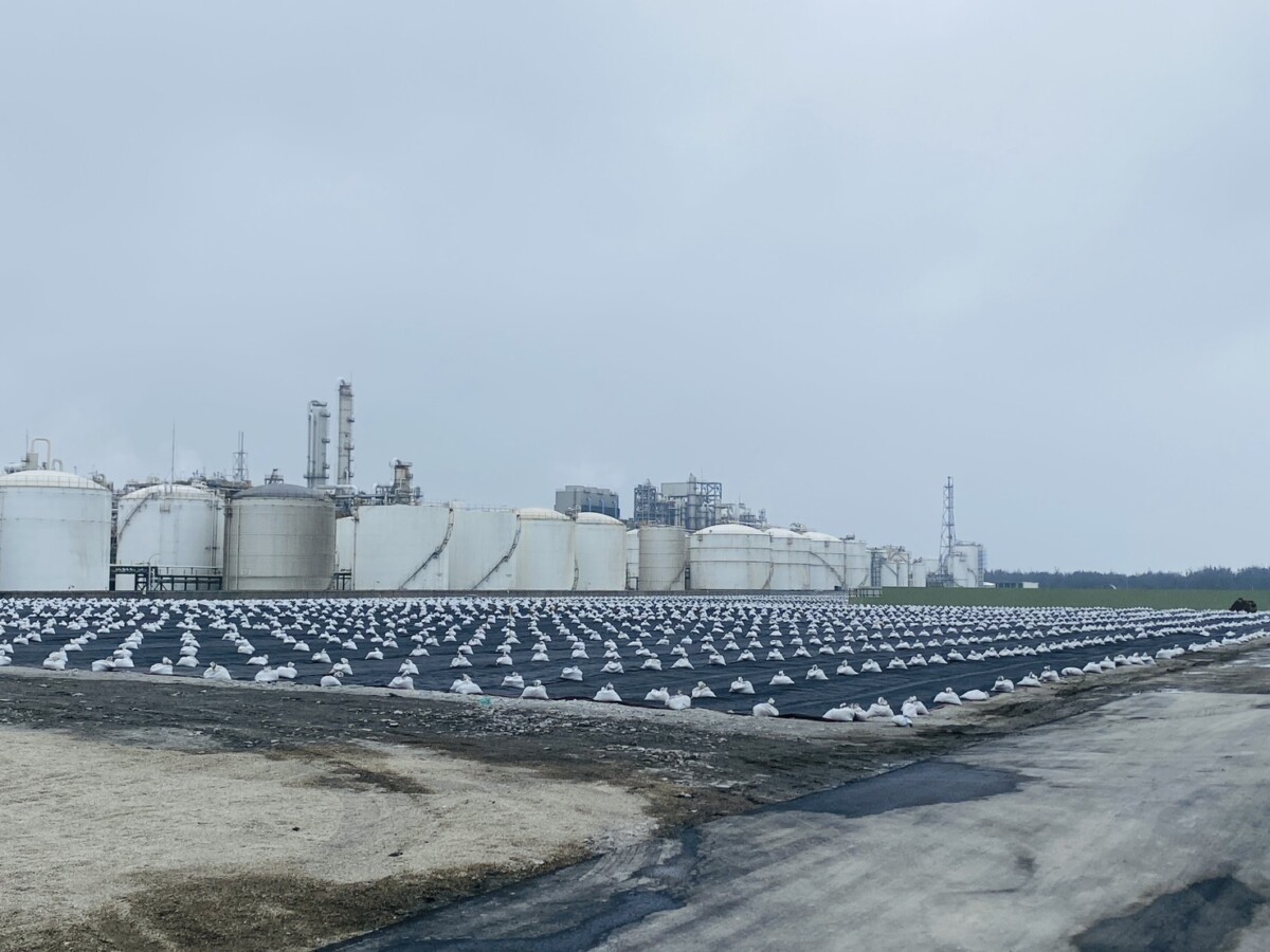 ▲為配合政府能源政策，麥寮發電廠既有燃煤機組將於2025年底全數除役，並於原廠址新建2部各120萬瓩燃氣複循環發電機組。（記者蘇峯毅攝）