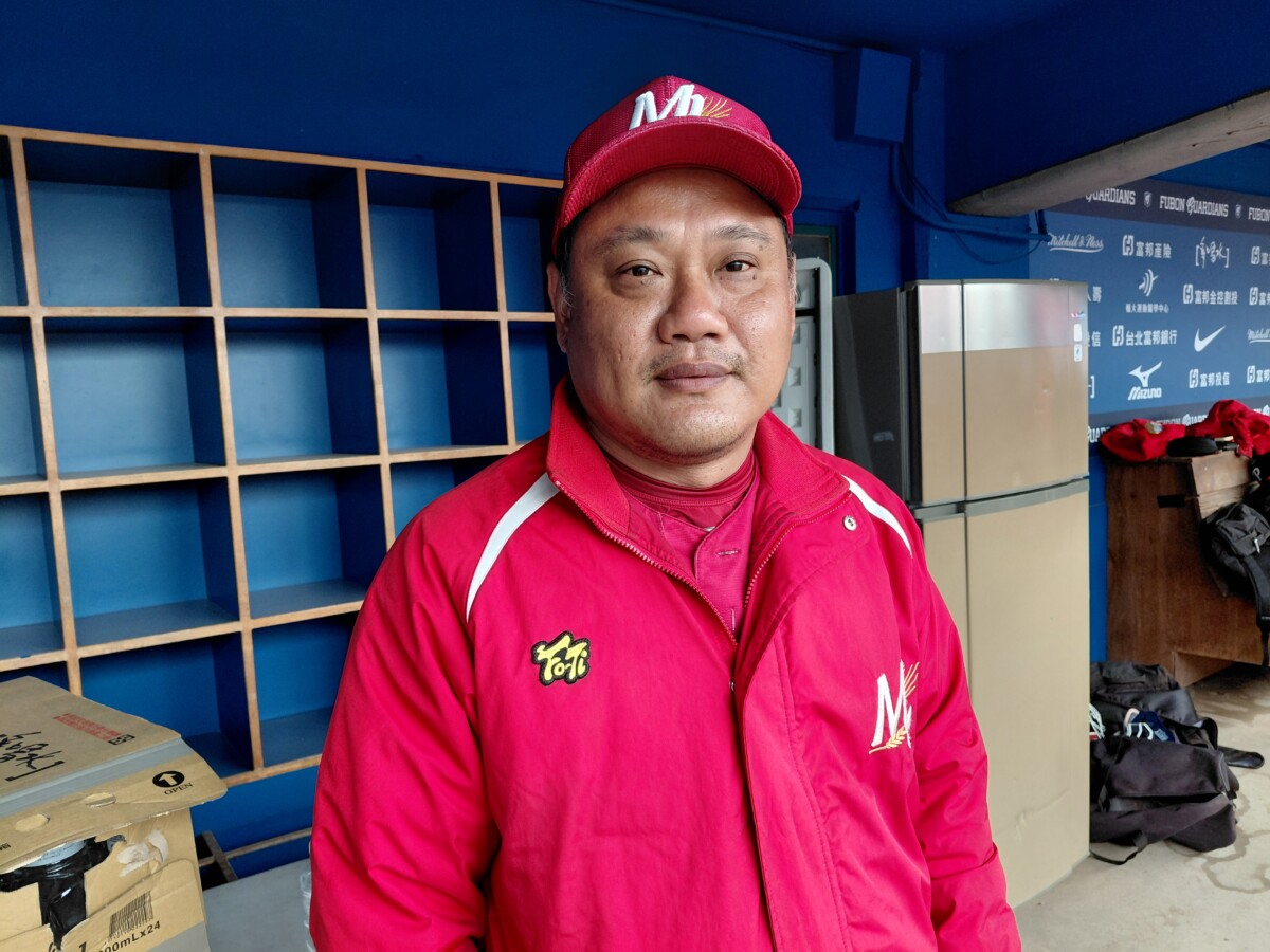 雲林縣代表隊總教練吳秉倫在賽前受訪時表示 : 我們一路上面對強敵環伺，能派上場的投手都用盡了，但我們將用最大的努力來拼這場冠軍戰。(影像由記者郭晉嘉拍攝)。