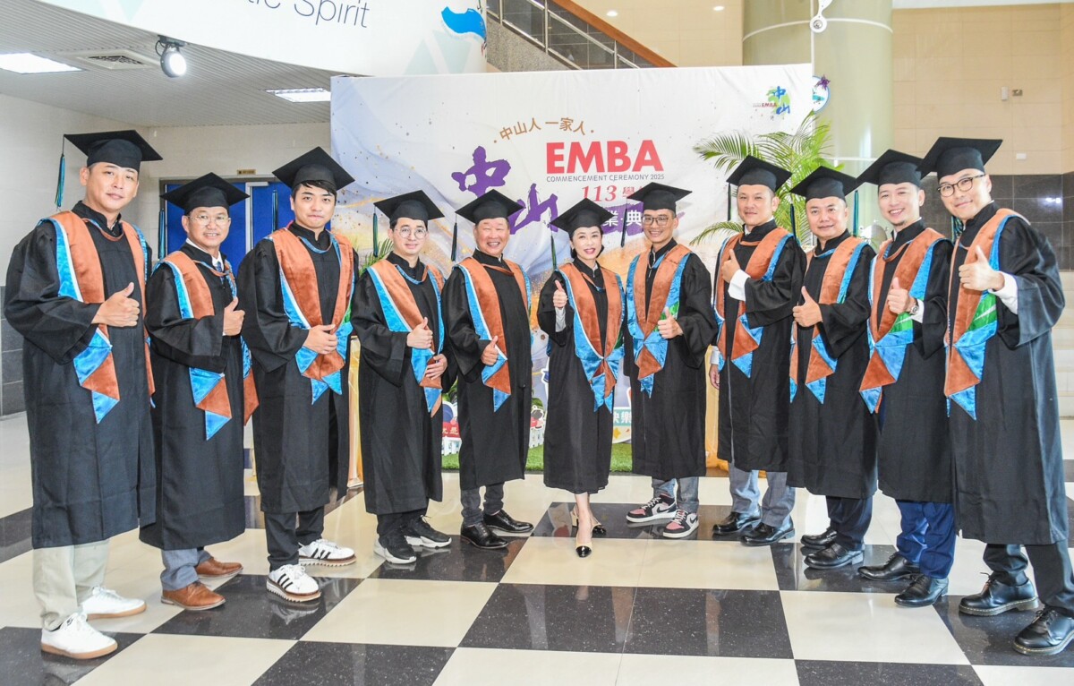 ▲中山大學EMBA畢業班26級的12位傑出企業家出版新書《開創的力量》。（圖/知識流出版提供）
