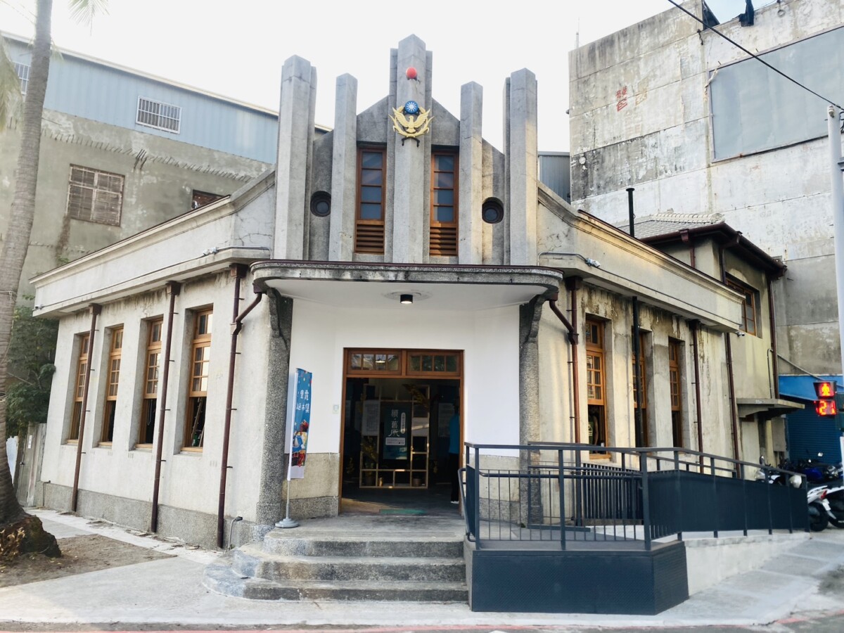 ▲斗南派出所位於火車站出口右前方,是旅客進入斗南的第一站,也是地方居民的重要共同記憶。(記者陳雅琪攝)