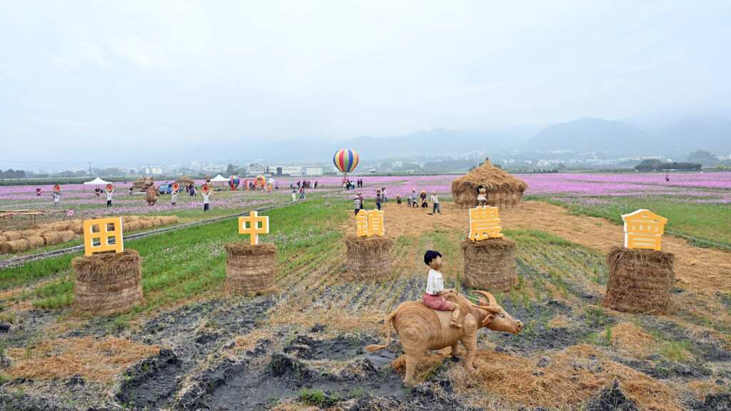 ▲田中鎮農會為讓更多人認識田中,並推廣在地優質農產,於12月20日至21日,在頂潭里望高瞭舉辦「2025 秋收冬藏稻草藝術節在地推廣活動」。(圖/彰化縣政府提供)