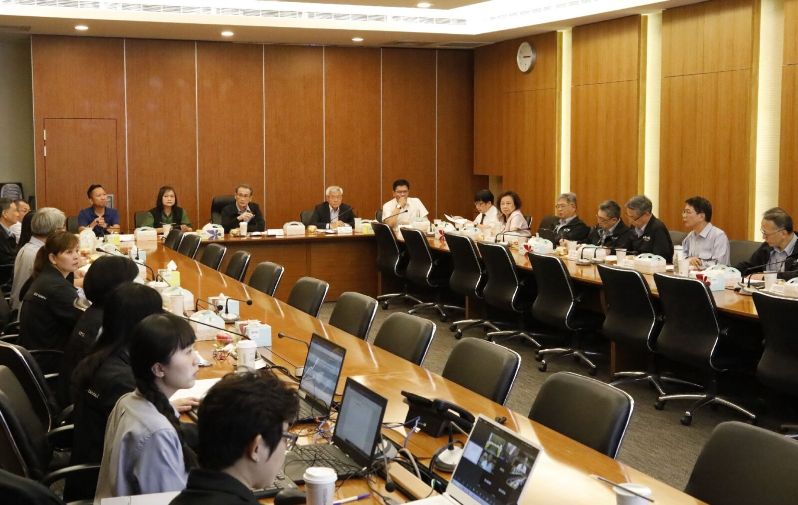 【鄭董掀鍋2-1】世曦董座獎金列密件、級距驚人 追回上千萬獎金至少涉2高層 240 【鄭董掀鍋2-1】世曦董座獎金列密件、級距驚人 追回上千萬獎金至少涉2高層 239