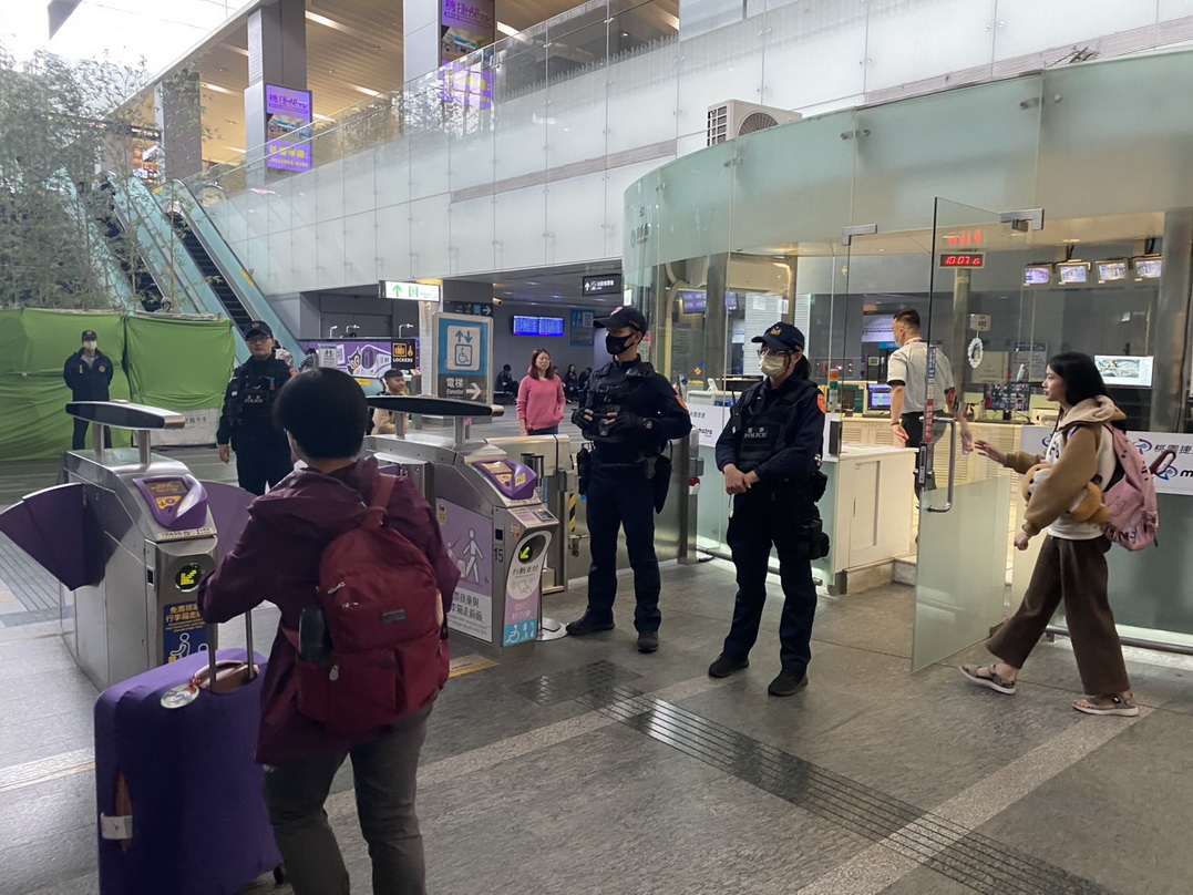 防範捷運傷人模仿 桃園霹靂小組駐守機場捷運