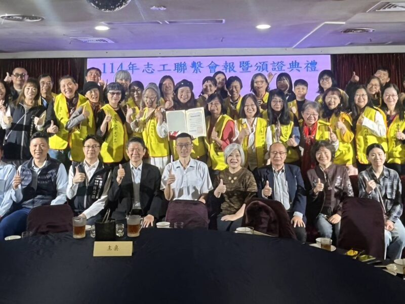 圖文：中市少年隊頒證表揚績優志工  強化青少年犯罪預防能力。