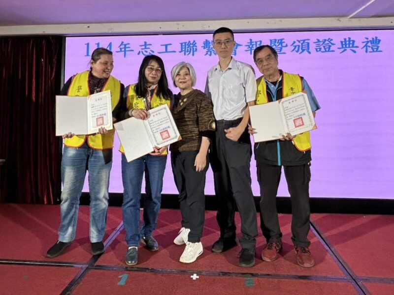 圖文：中市少年隊頒證表揚績優志工  強化青少年犯罪預防能力。