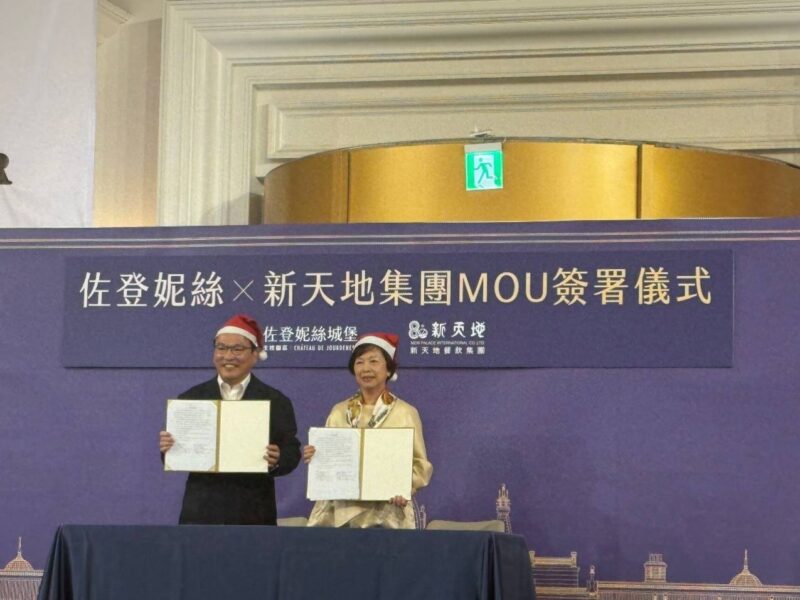 圖文:佐登妮絲集團副董事長陳政治(左)天地集團董事長夫人歐敏卿(右)。