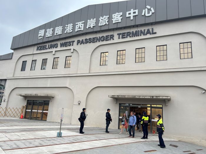 嚴守第一線 基隆港警總隊全面提高警戒 1 《圖說》基隆港警總隊加強國際郵輪勤務。〈基隆港警總對提供〉