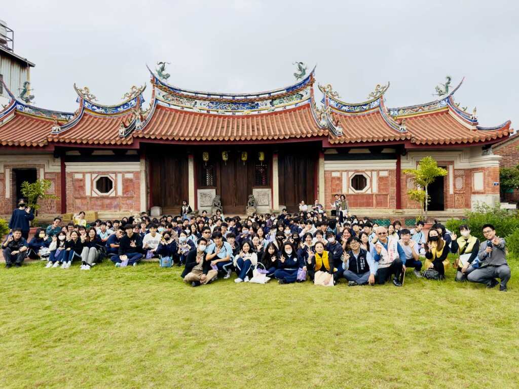 ▲龍津高中第三年來到磺溪書院舉辦大考祈福活動，帶給學生滿滿考前祝福的儀式感。（圖／龍津高中提供）